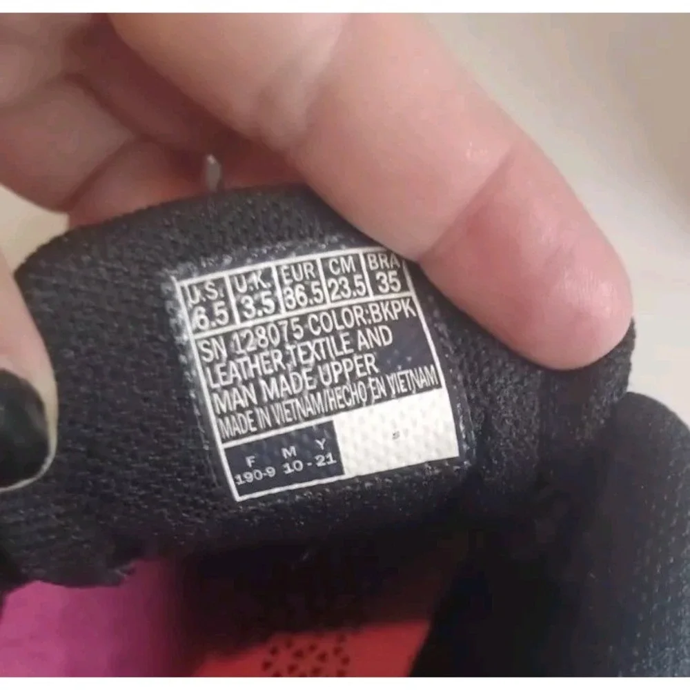Skechers Go Run Consistent Women's 6.5 SN 128075‎ Color: BKPK Great Condition